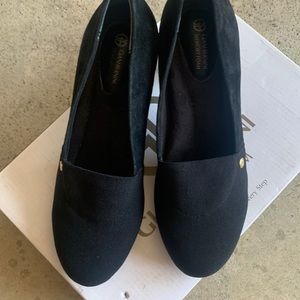 Giani Bernini women’s Memory Foam black dress shoe.